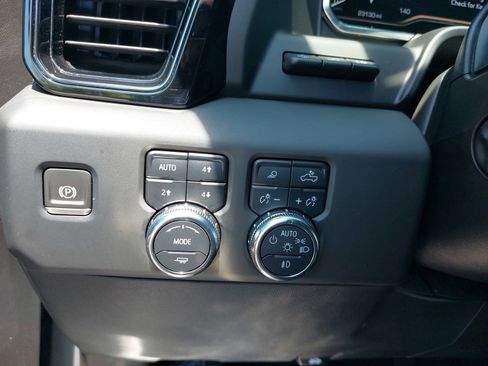 Used 2024 GMC Sierra 1500 AT4 w/ Technology Package AWD/4WD image 27
