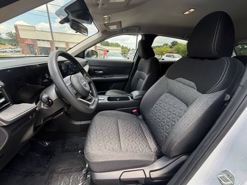 Used 2026 Nissan Kicks SV w/ Cold Weather Package FWD image 25