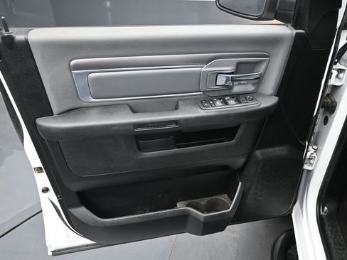 Used 2022 RAM 1500 Classic SLT AWD/4WD image 20