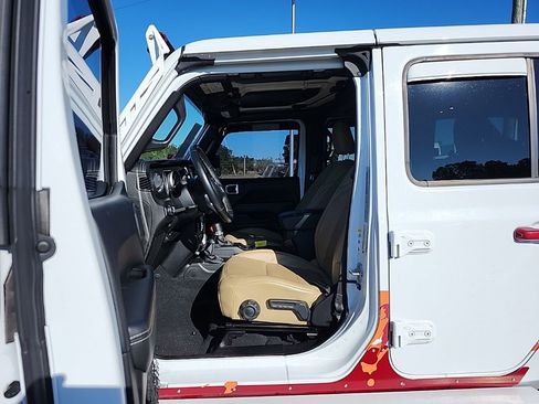 Used 2018 Jeep Wrangler Unlimited Sahara w/ Dual Top Group image 22