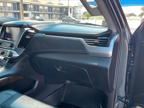 Used 2019 Chevrolet Suburban LT image 19