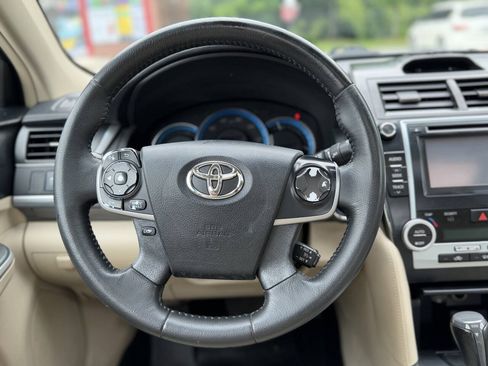 Used 2012 Toyota Camry XLE w/ Convenience Pkg FWD image 12