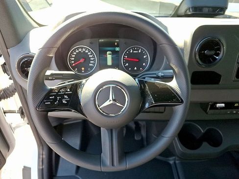 Used 2025 Mercedes-Benz Sprinter 2500 image 18