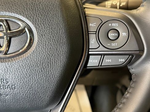 Used 2022 Toyota Camry SE image 10