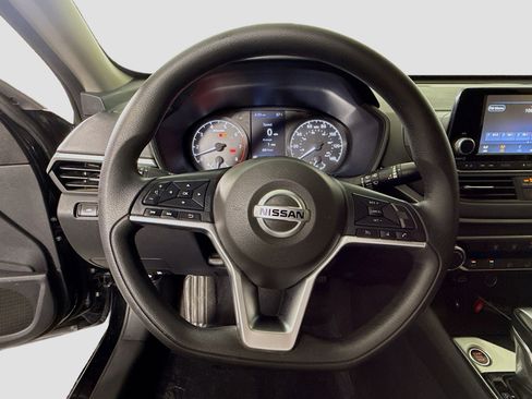 Used 2022 Nissan Altima 2.5 S FWD image 13