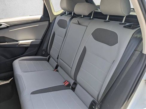 Used 2022 Volkswagen Taos SE FWD image 18