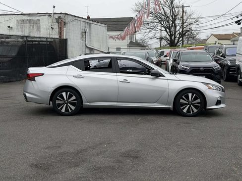 Used 2022 Nissan Altima 2.5 SL FWD image 11