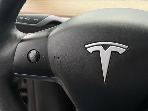 Used 2021 Tesla Model Y Long Range image 16