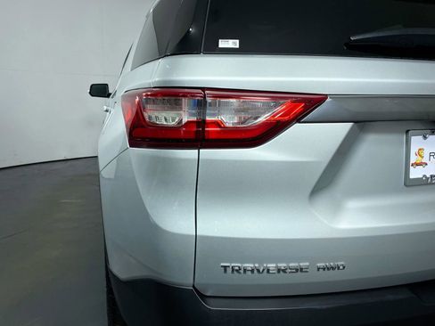 Used 2020 Chevrolet Traverse RS image 30