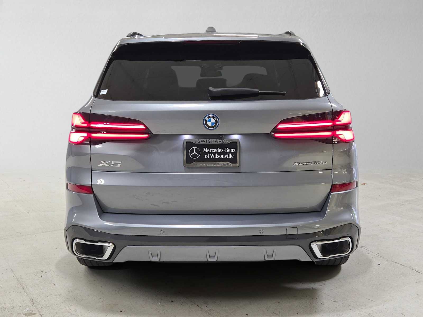 Used 2025 BMW X5 xDrive50e w/ M Sport Package AWD/4WD image 4