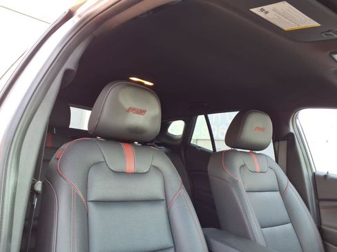 Used 2024 Chevrolet Trax RS FWD image 23