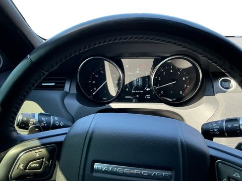 Used 2019 Land Rover Range Rover Evoque SE image 11