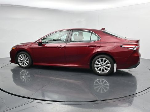 Used 2019 Toyota Camry LE FWD image 5