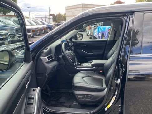 Used 2021 Toyota Highlander XLE image 15
