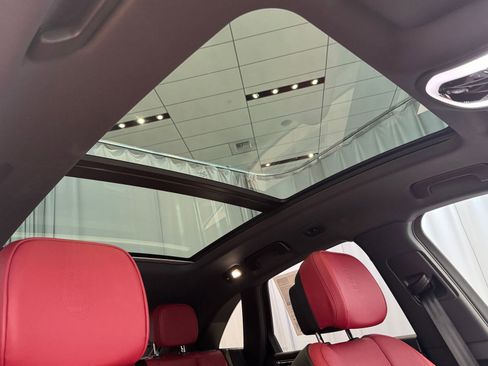 Certified 2025 Porsche Macan image 27