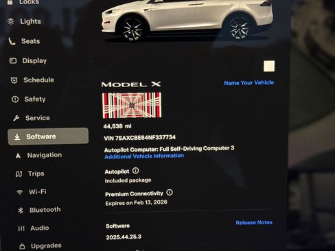 Used 2022 Tesla Model X Plaid image 6