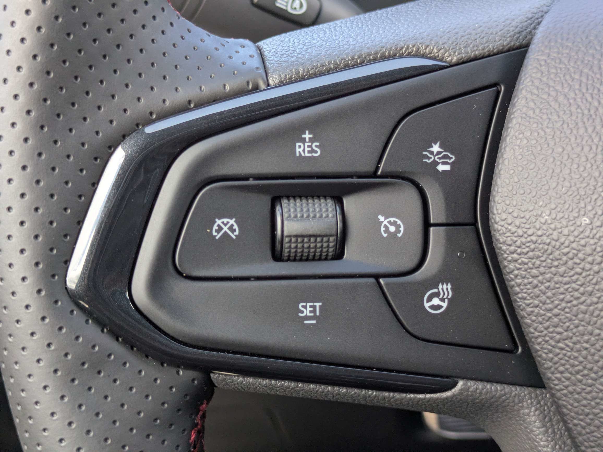 New 2026 Chevrolet Trax RS w/ Sunroof Package FWD image 16