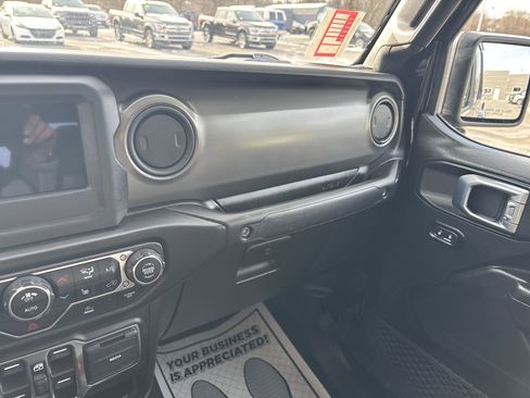 Used 2023 Jeep Gladiator Willys image 23