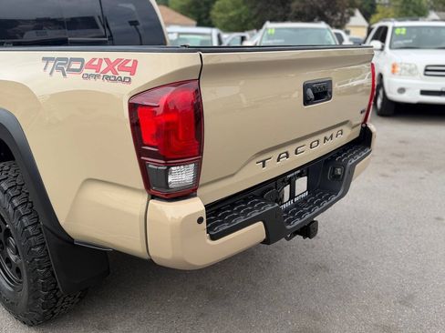 Used 2018 Toyota Tacoma TRD Off-Road w/ Technology Package AWD/4WD image 42