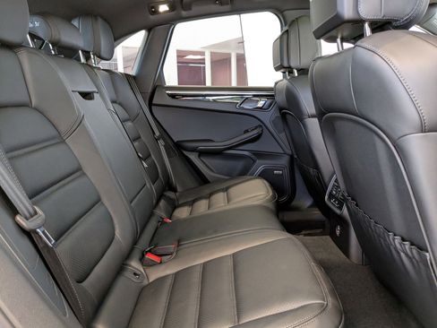 Used 2025 Porsche Macan image 23