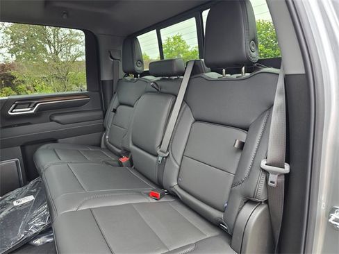 New 2025 GMC Sierra 3500 Denali w/ Denali Reserve Package image 19