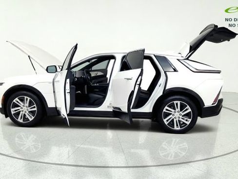 Used 2024 Cadillac Lyriq Tech RWD image 15