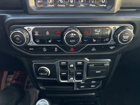 Used 2020 Jeep Gladiator Overland image 16