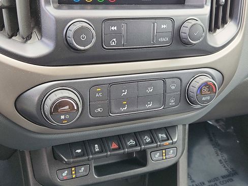 Used 2022 Chevrolet Colorado Z71 AWD/4WD image 15