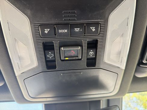 Used 2021 Toyota RAV4 XSE AWD/4WD image 5
