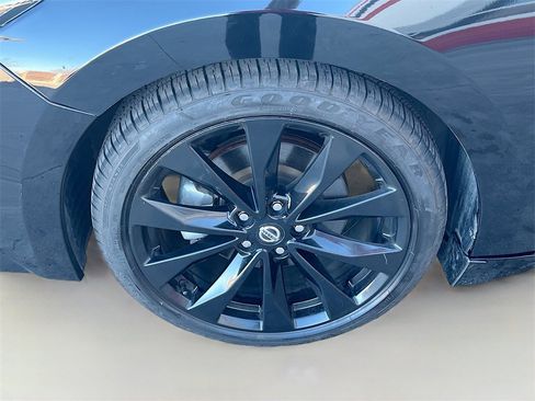 Used 2022 Nissan Maxima SR w/ Sport Mat Group image 32