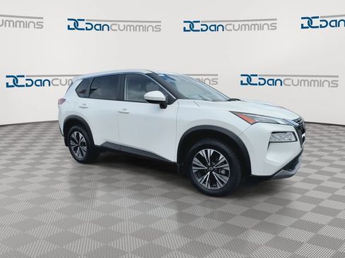 Used 2023 Nissan Rogue SV FWD image 2