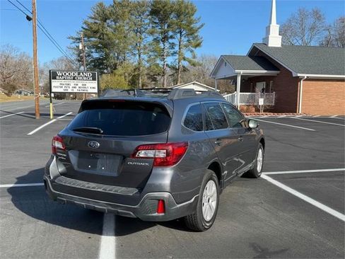 Used 2018 Subaru Outback 2.5i Premium image 4