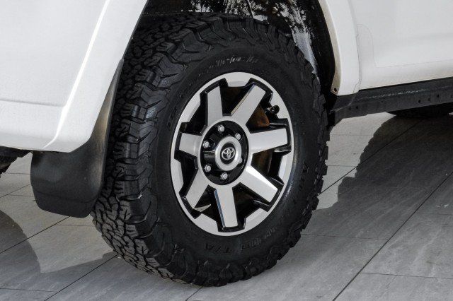 Used 2020 Toyota 4Runner TRD Off-Road AWD/4WD image 59
