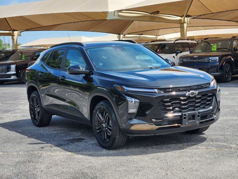 Certified 2025 Chevrolet Trax ACTIV w/ Driver Confidence Package FWD image 3