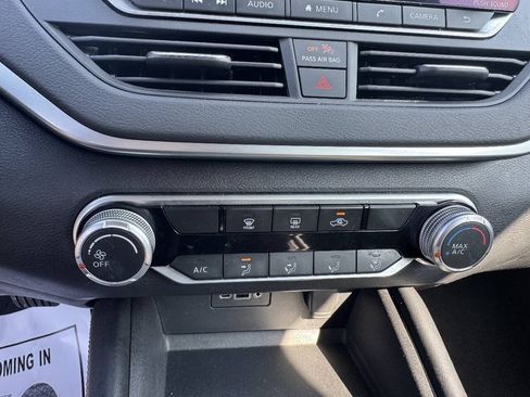 Used 2022 Nissan Altima 2.5 SR FWD image 11