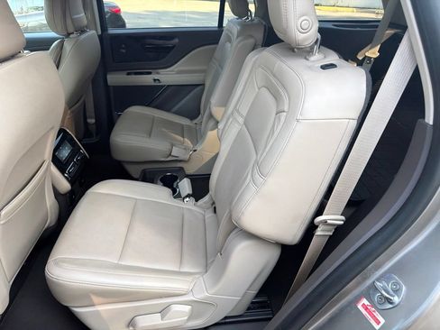 Used 2020 Lincoln Aviator Reserve AWD/4WD image 11