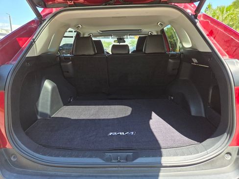 Used 2019 Toyota RAV4 XLE w/ Convenience Package FWD image 19