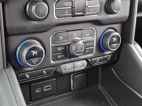 Used 2023 Chevrolet Suburban LT AWD/4WD image 15