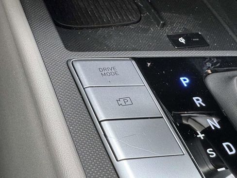 Certified 2025 Hyundai Elantra Sport image 29