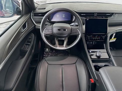 New 2025 Jeep Grand Cherokee Limited image 22