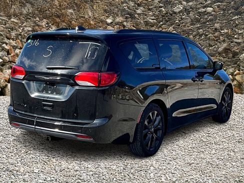 Used 2018 Chrysler Pacifica Touring Plus w/ S Appearance Package image 2