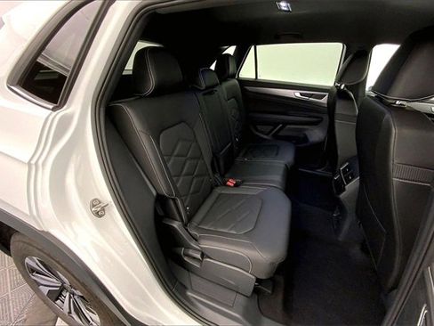 Used 2025 Volkswagen Atlas Cross Sport SE image 26