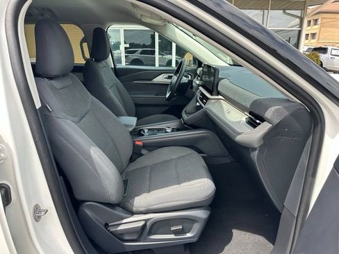 Used 2025 Ford Explorer Active AWD/4WD image 17