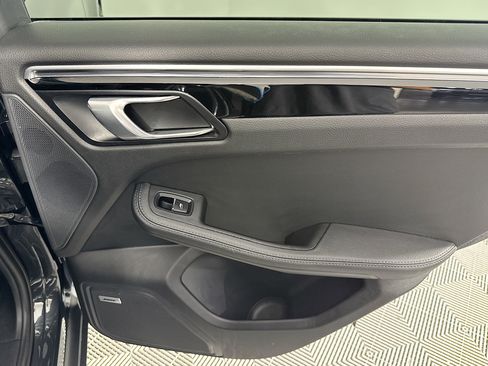 Used 2023 Porsche Macan w/ Premium Package Plus image 41