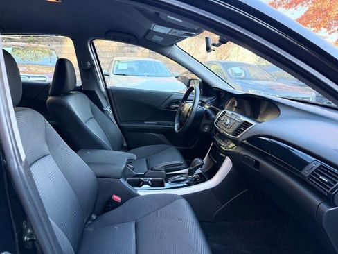 Used 2017 Honda Accord LX image 18