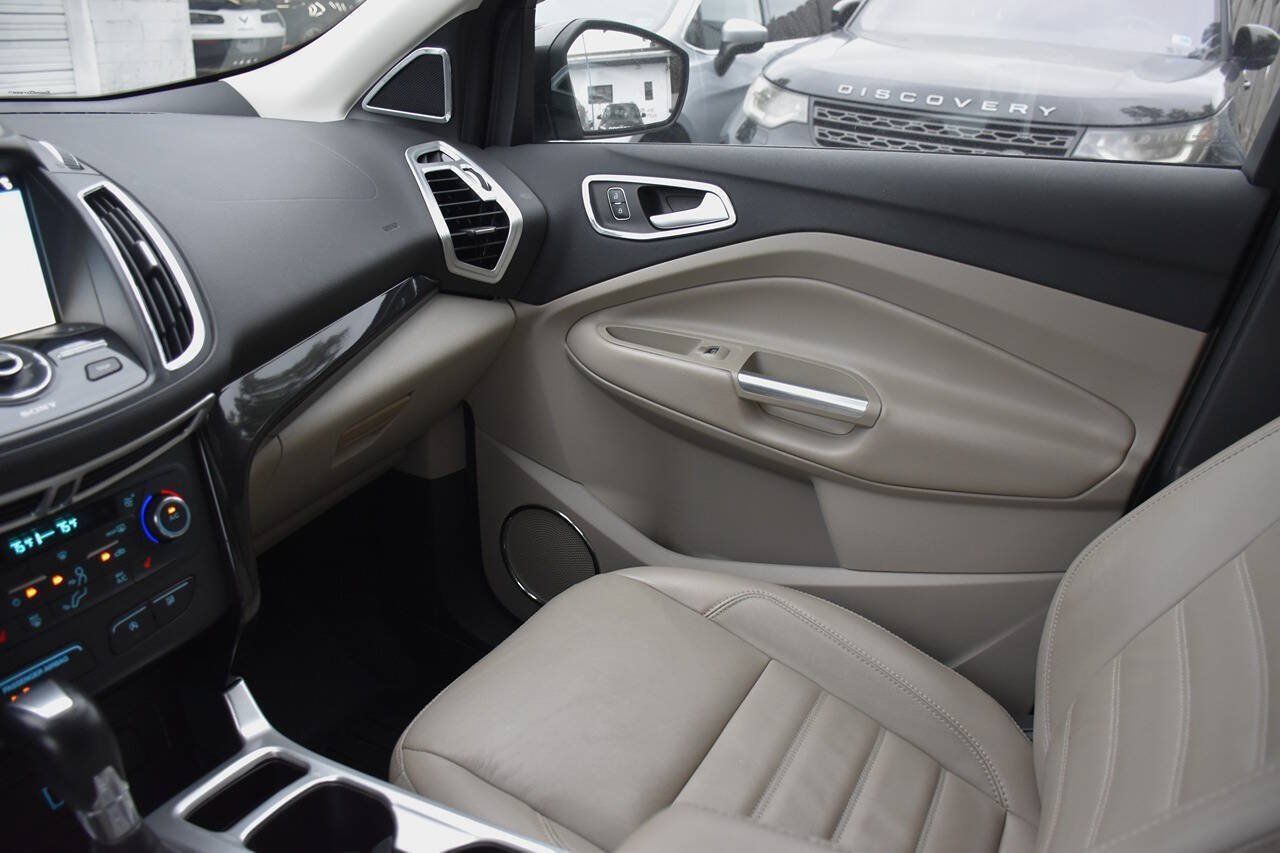 Used 2017 Ford Escape Titanium FWD image 19