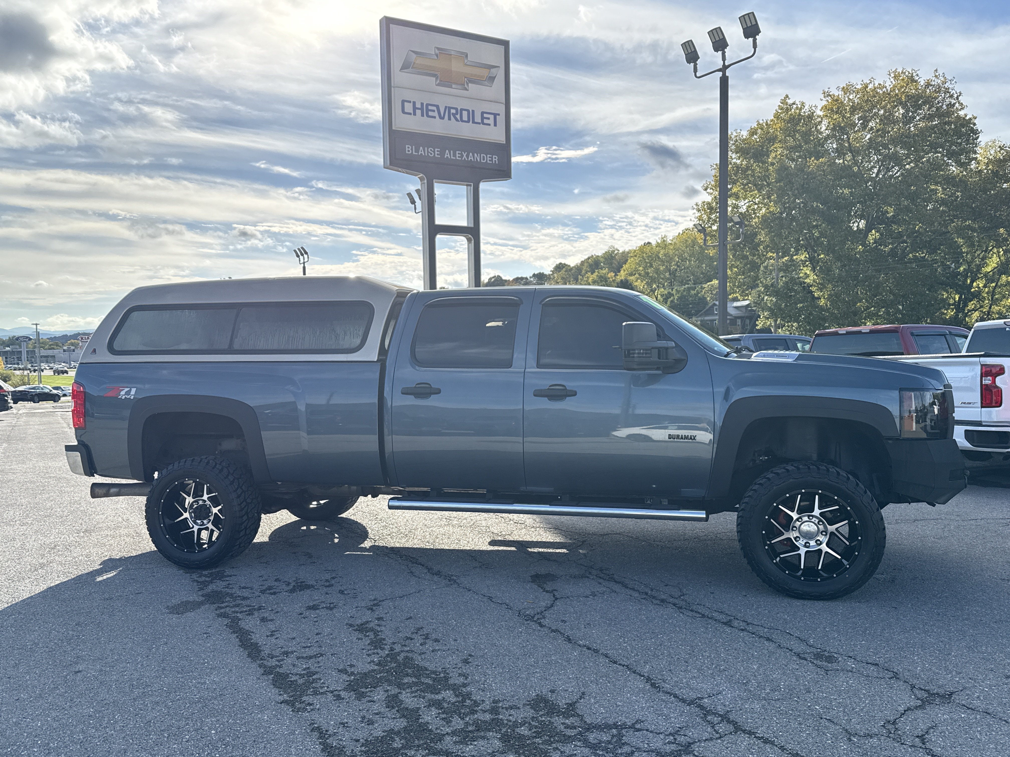 Used 2010 Chevrolet Silverado 2500 LT w/ Exterior Plus Package AWD/4WD image 2