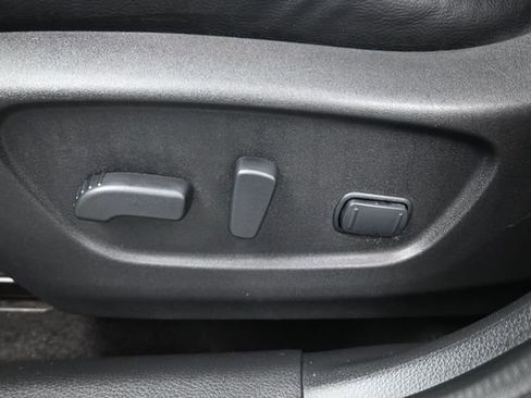 Used 2016 Nissan Rogue SL FWD image 33