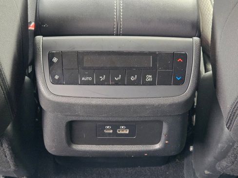 Used 2025 Nissan Pathfinder SV AWD/4WD image 20