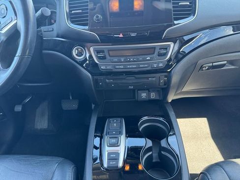 Used 2020 Honda Pilot Touring image 11